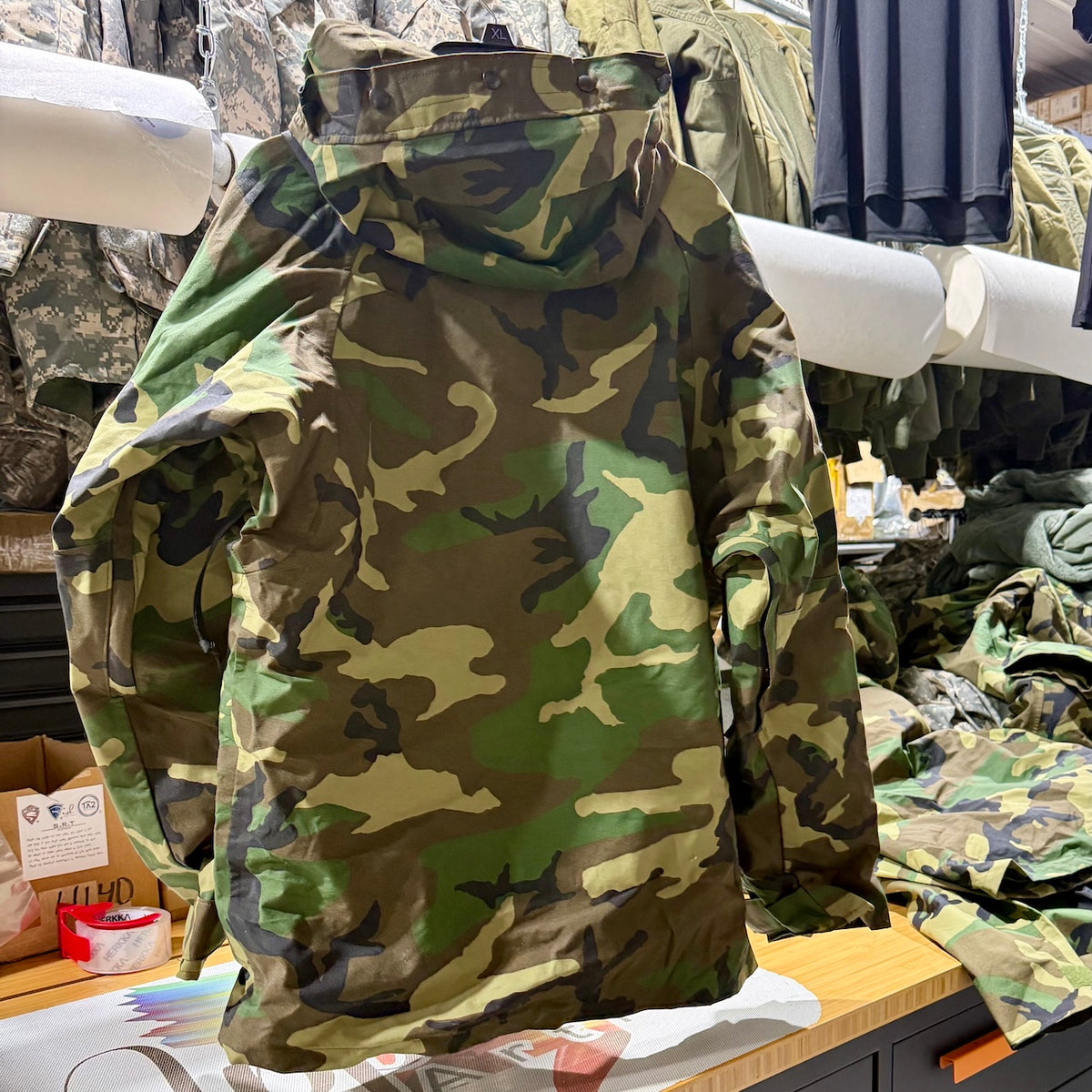 US Military Gen III Gore-Tex ECWCS Woodland Camo Jacket, Medium Regular Fit USA