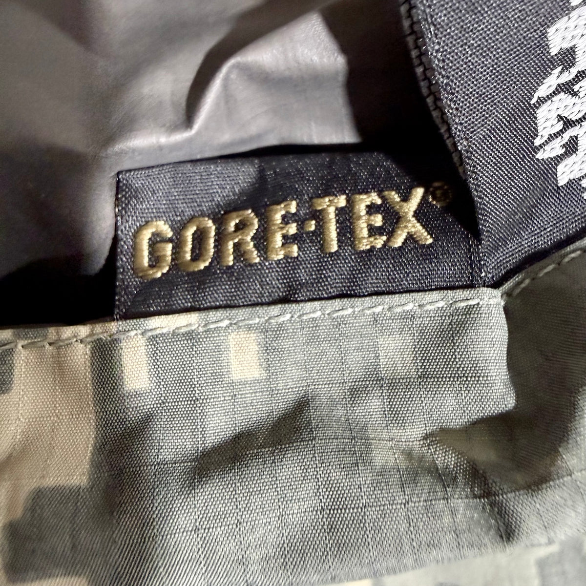 US Military Gen III Gore-Tex ECWCS Jacket Digital Camo Regular Fit