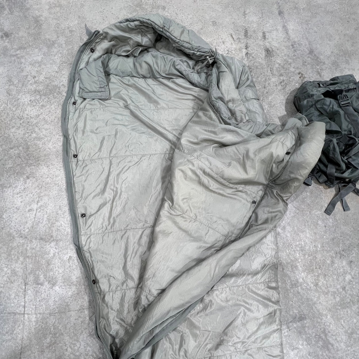 US Military Sleeping Bag Set Mummy Style With Stuff Sac