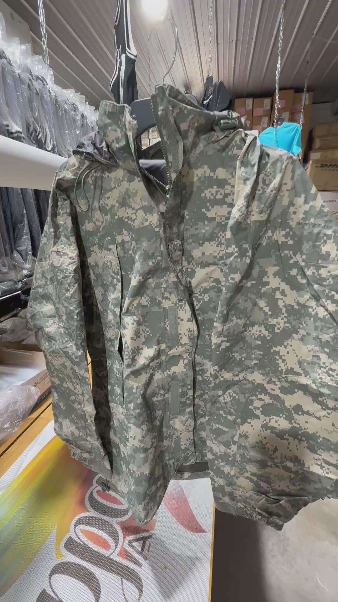 US Military Gen III Extreme Cold Wet Weather Jacket Gore-Tex Digital Camo Excellent